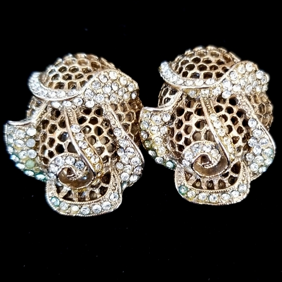 Vintage Mid Century Rose Design Gold Tone Rhinestone Clip Earrings - Picture 6 of 15